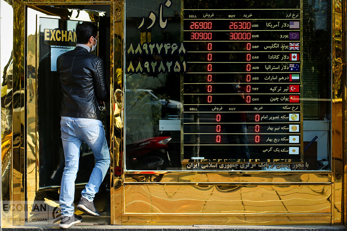 دلار آماده برگشت به کریدور ۵۰ هزار تومانی؛ دلار در پایان اردیبهشت چند؟