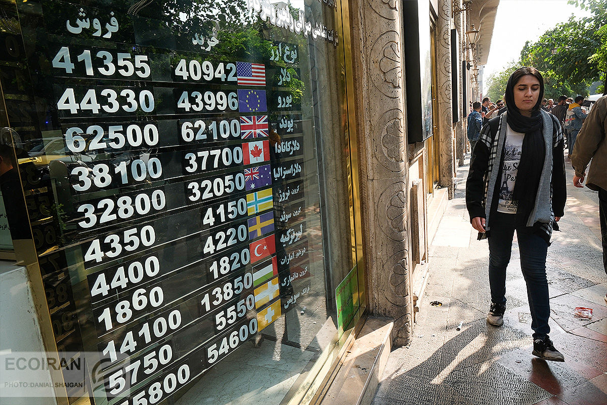 دلار به کما رفت /سرنوشت مبهم قیمت دلار تا پایان سال