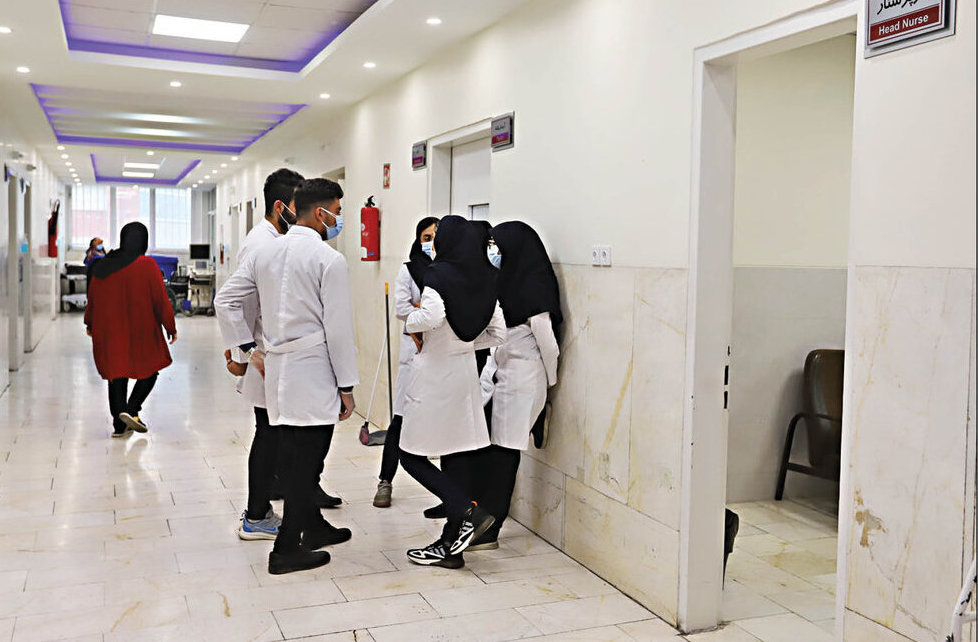 تجمع اعتراضی دستیاران پزشکی مقابل وزارت بهداشت