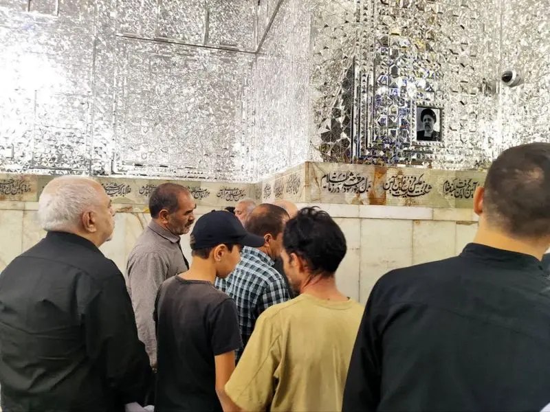 حضور محمدجواد ظریف بر مزار شهید رییسی + عکس