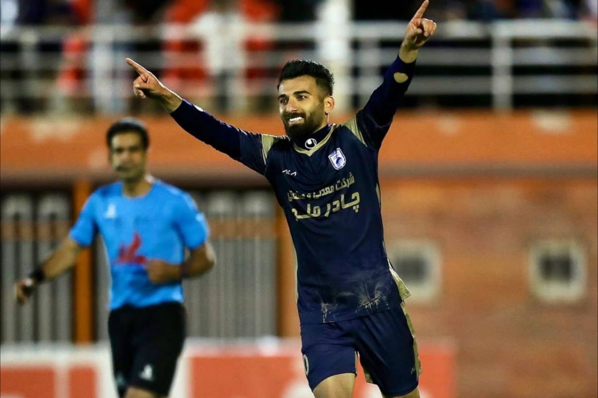 ستاره چادرملو در آستانه استقلالی شدن