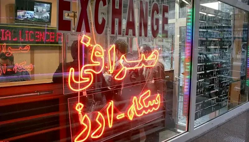 سکه در لبه پرتگاه سقوط 