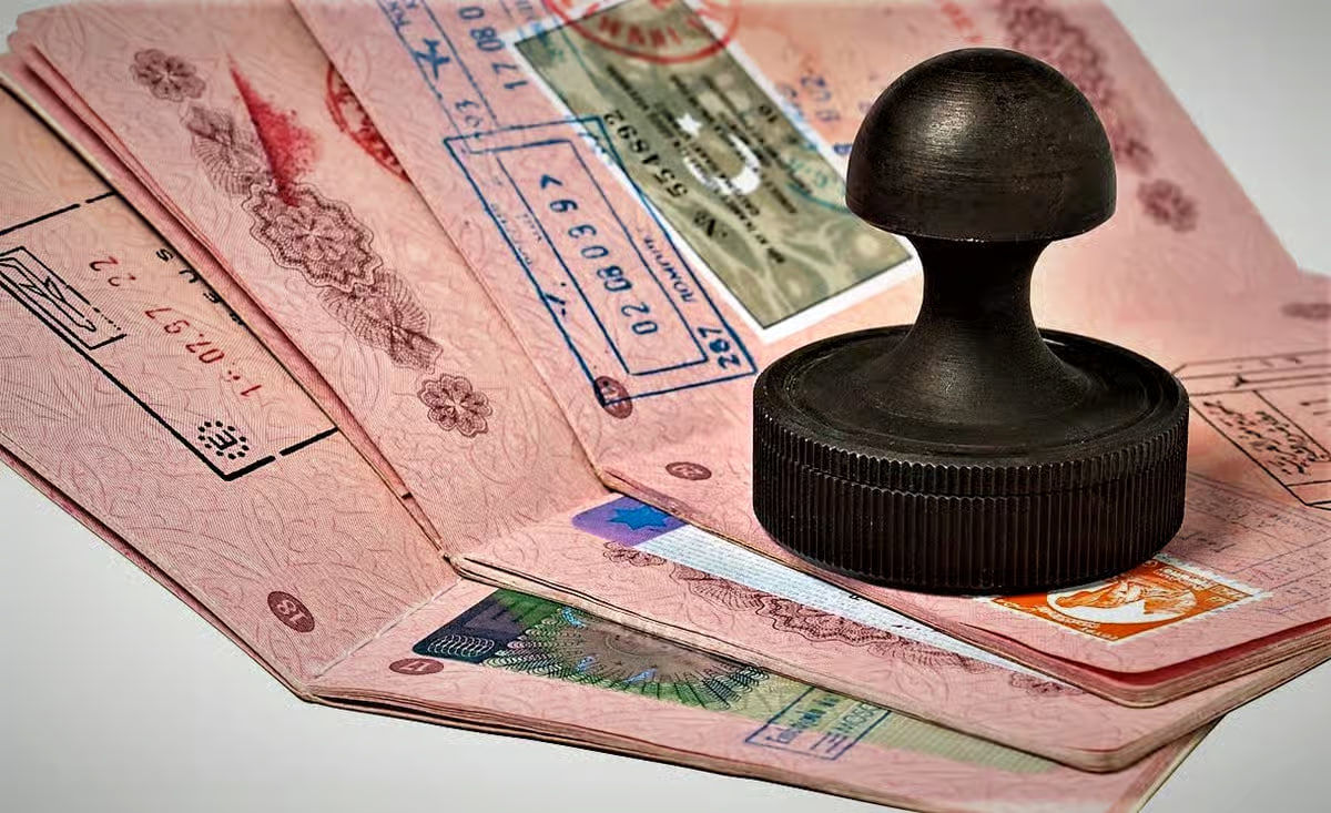 سردرگمی هزاران ایرانی در پی تعطیلی سفارتخانه‌ها و تعلیق صدور ویزا