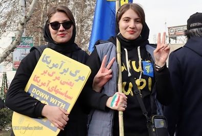 حضور زنان با تیپ و حجاب متفاوت در راهپیمایی