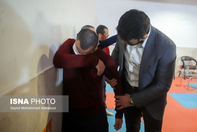 حسن یزدانی در آسایشگاه معلولین ذهنی شهید بهشتی مشهد