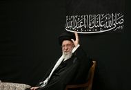 عکس معنادار و  بدون عصای رهبری در مراسم شب عاشورا