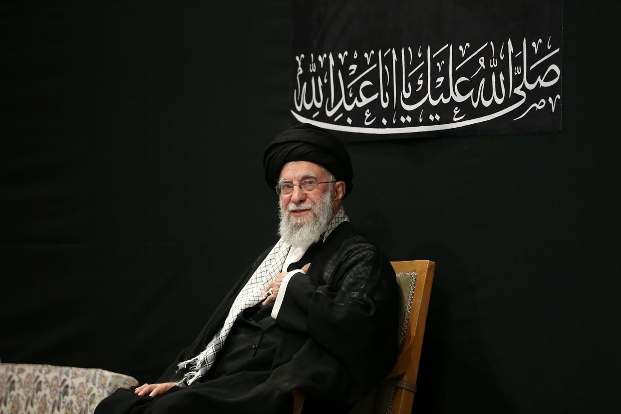 محمود کریمی در حضور رهبر انقلاب، ای ایران را خواند+فیلم

