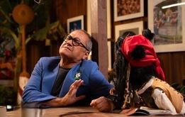 رامبد جوان با عروسک جدید به تلویزیون آمد