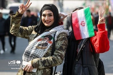 حضور زنان با تیپ و حجاب متفاوت در راهپیمایی