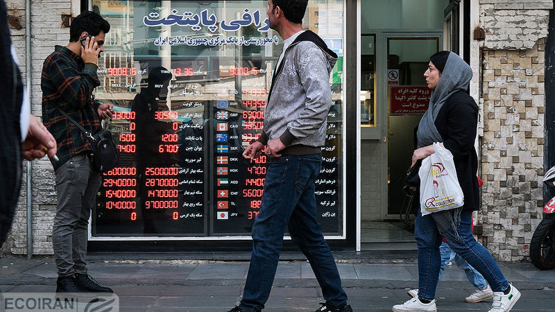 دولت در بازار دلار  دست به حراج زد