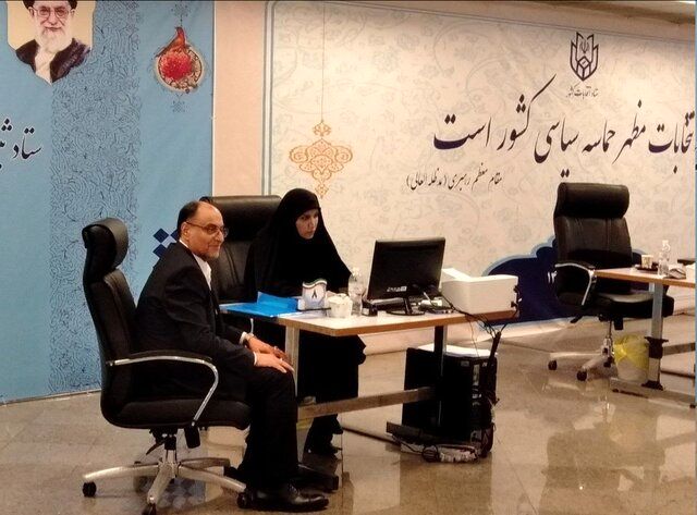وحید حقانیان چهره پرنفوذ دفتر رهبری پس از نامزدی در انتخابات:از مغز نظام گذر می کنم

