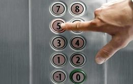 اگر در آسانسور بودیم و برق رفت چه کار کنیم؟