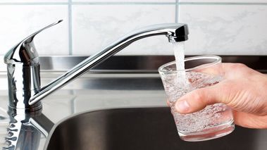 خوردن آب ناشتا خوب است یا بد؟