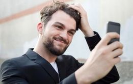 چرا در عکس‌های سلفی زشت میفتیم؟